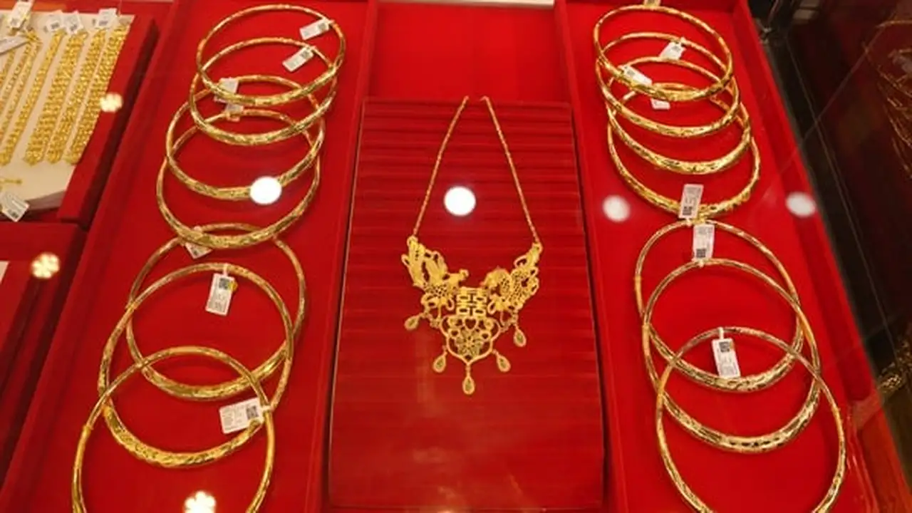 قفزة في الأسعار.. الذهب والفضة يسجلان مستويات قياسية جديدة خلال تعاملات فبراير المسائية